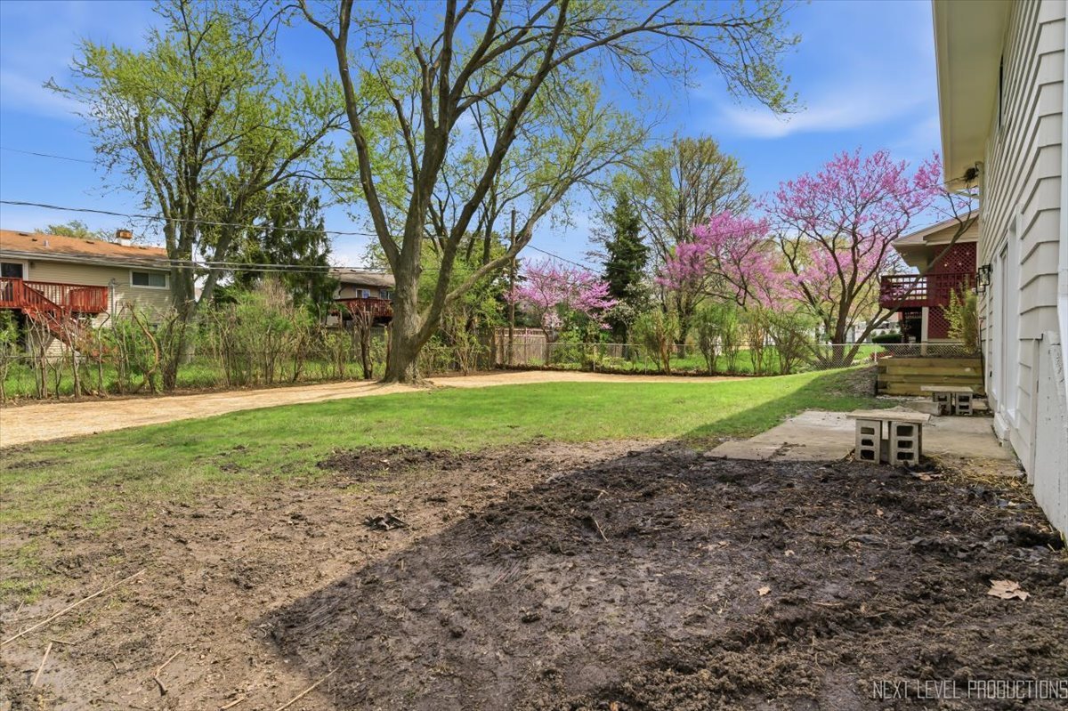 2S067 Beaumont Lane, Lombard, IL 60148