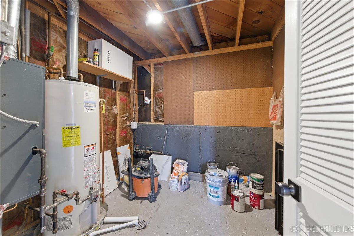 2S067 Beaumont Lane, Lombard, IL 60148