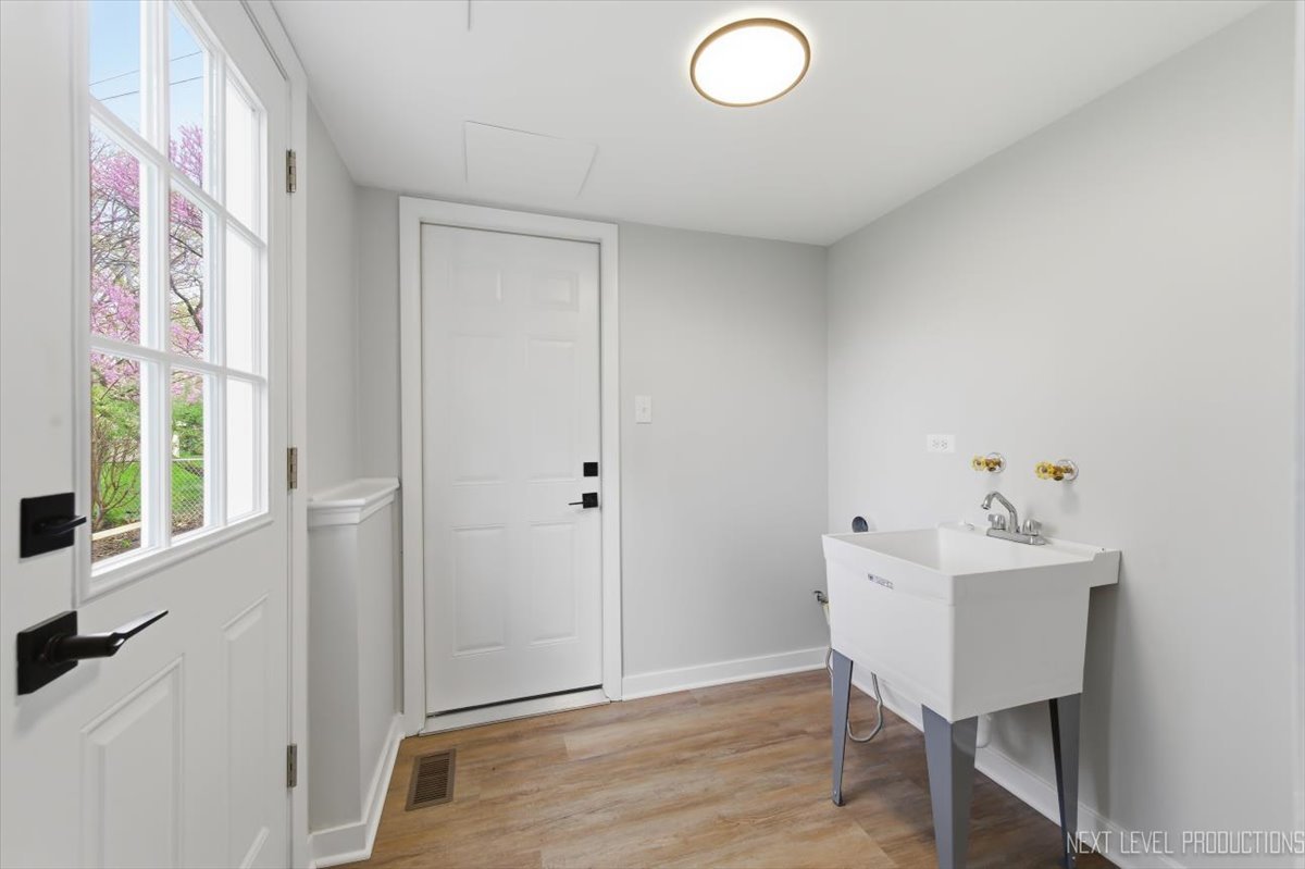 2S067 Beaumont Lane, Lombard, IL 60148