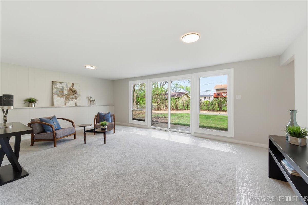 2S067 Beaumont Lane, Lombard, IL 60148