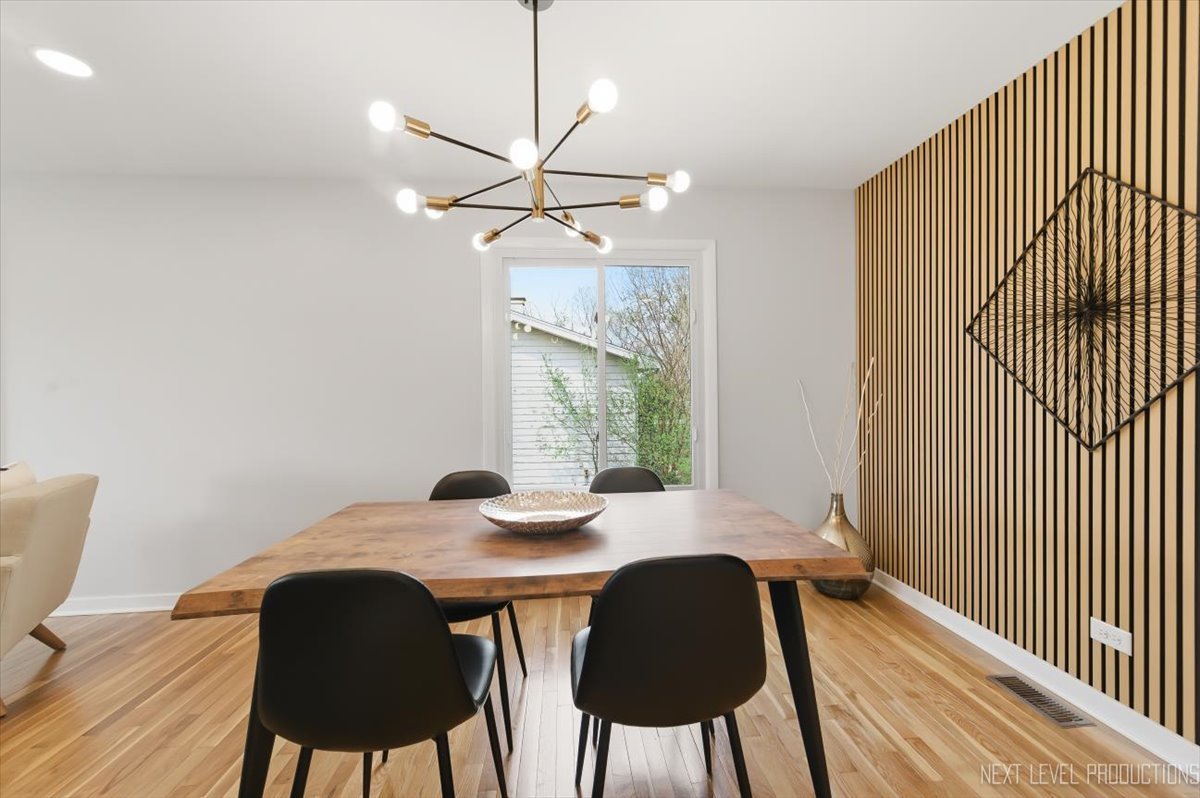 2S067 Beaumont Lane, Lombard, IL 60148