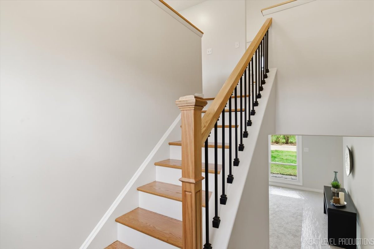 2S067 Beaumont Lane, Lombard, IL 60148