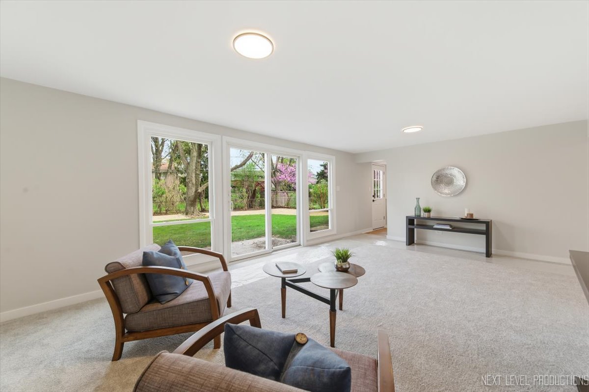 2S067 Beaumont Lane, Lombard, IL 60148