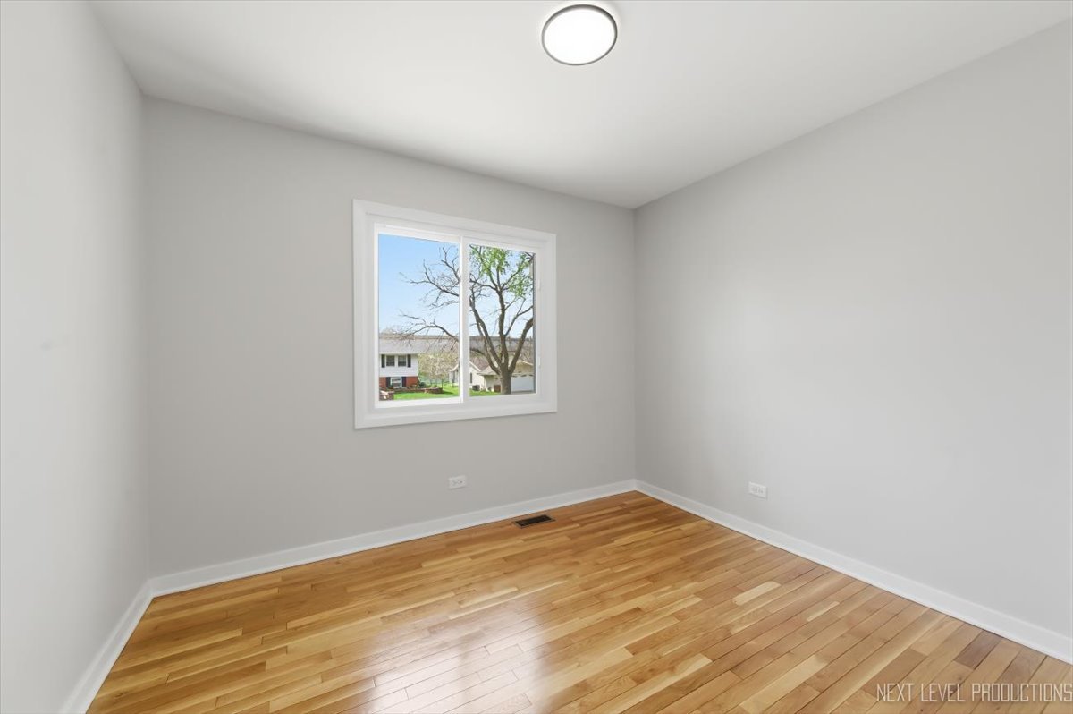 2S067 Beaumont Lane, Lombard, IL 60148