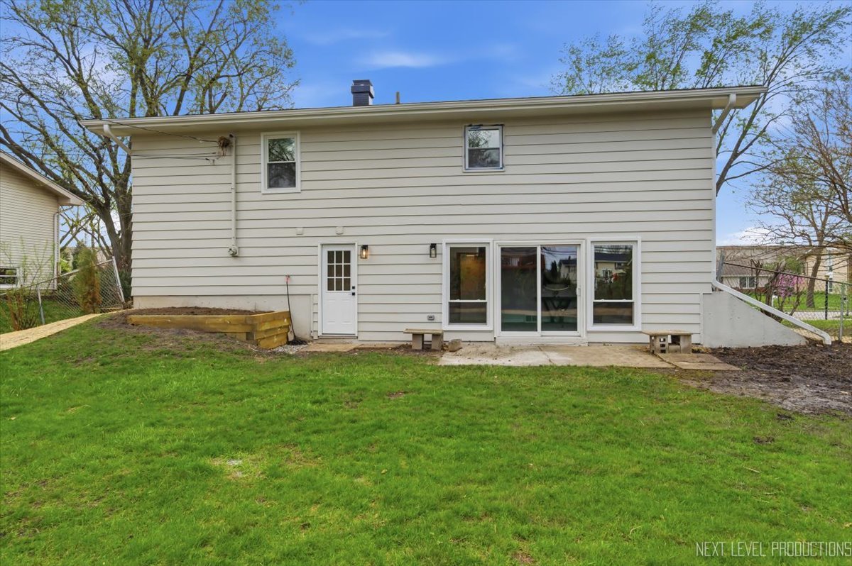 2S067 Beaumont Lane, Lombard, IL 60148