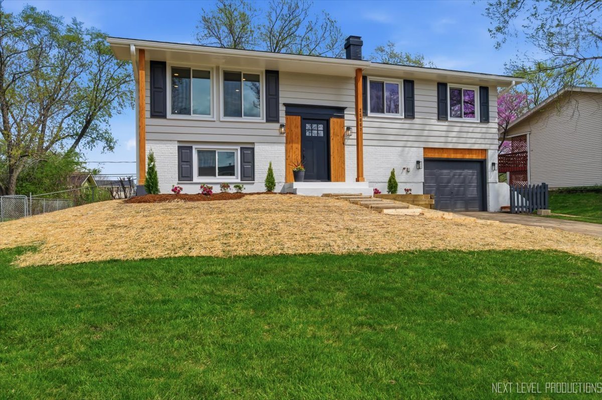 2S067 Beaumont Lane, Lombard, IL 60148