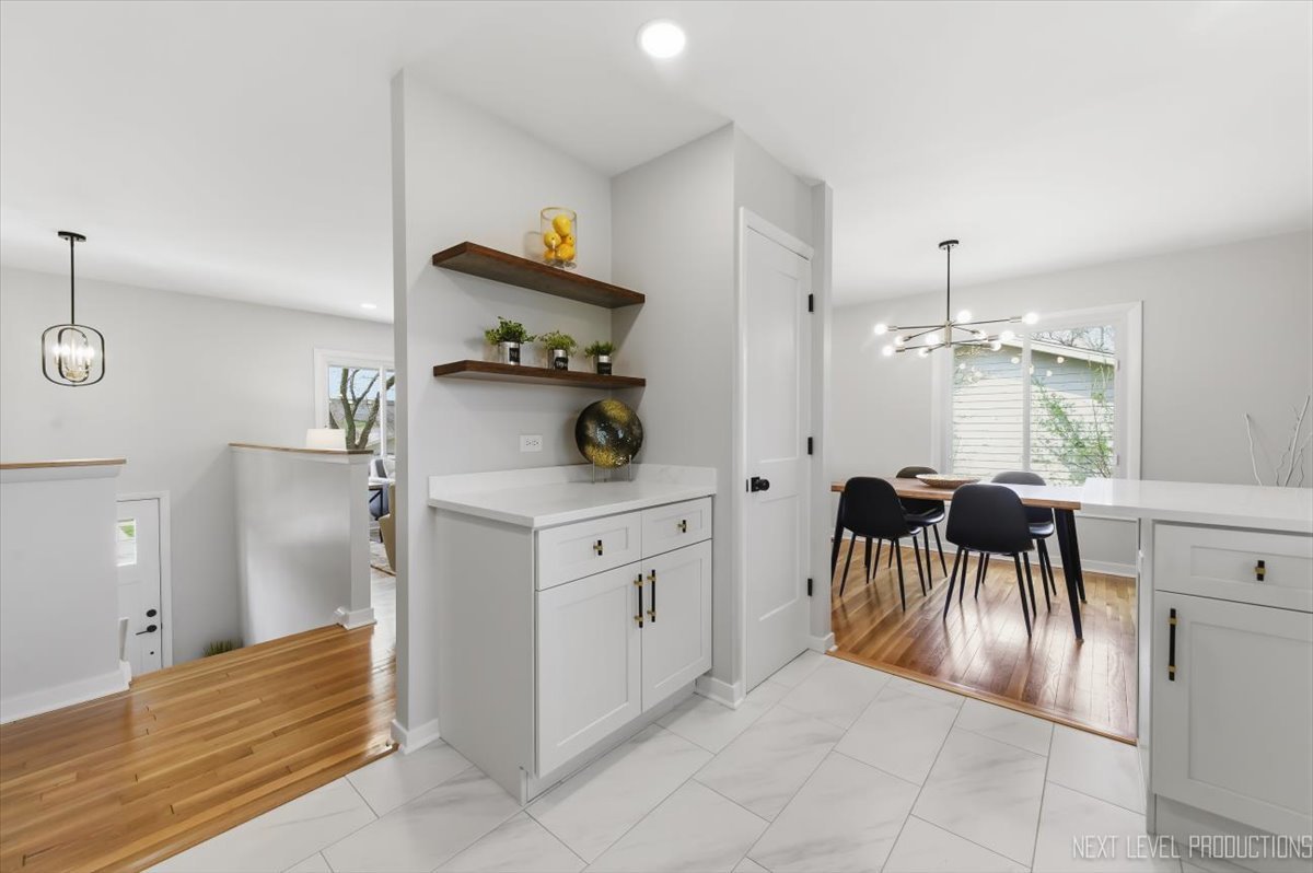 2S067 Beaumont Lane, Lombard, IL 60148