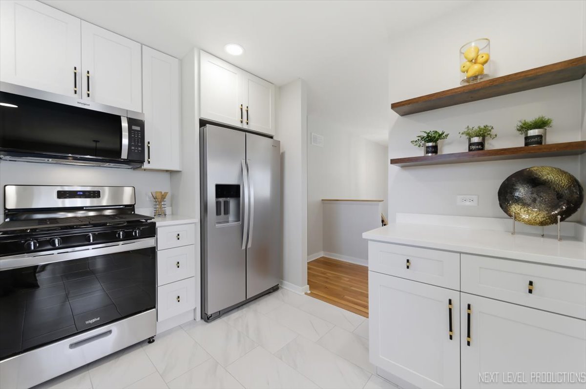 2S067 Beaumont Lane, Lombard, IL 60148