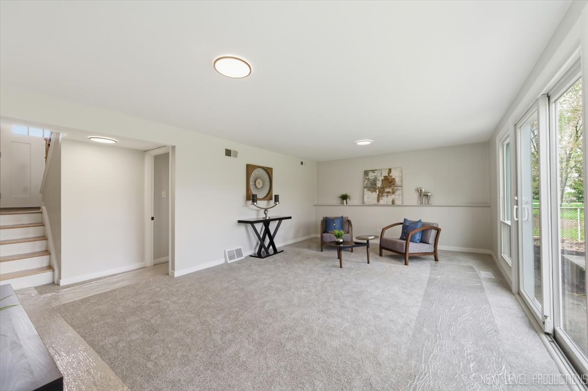 2S067 Beaumont Lane, Lombard, IL 60148