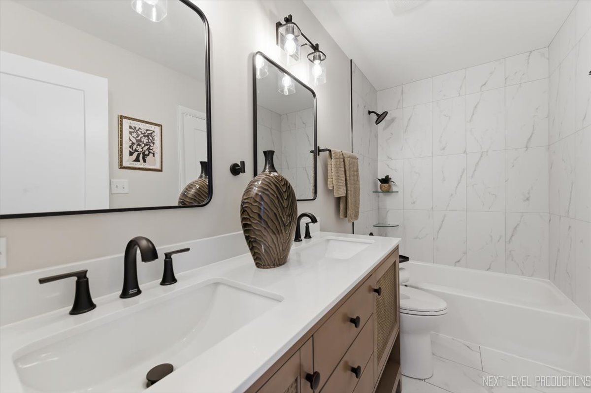 2S067 Beaumont Lane, Lombard, IL 60148