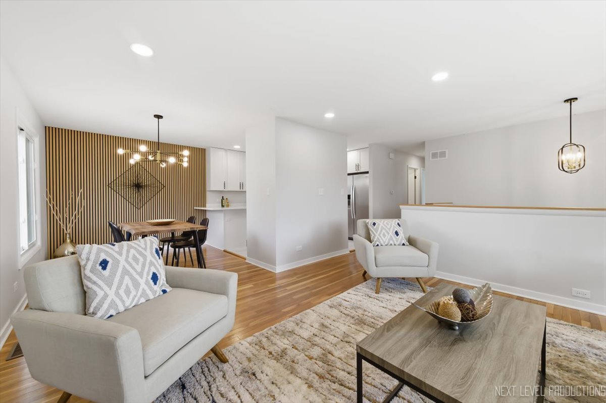 2S067 Beaumont Lane, Lombard, IL 60148