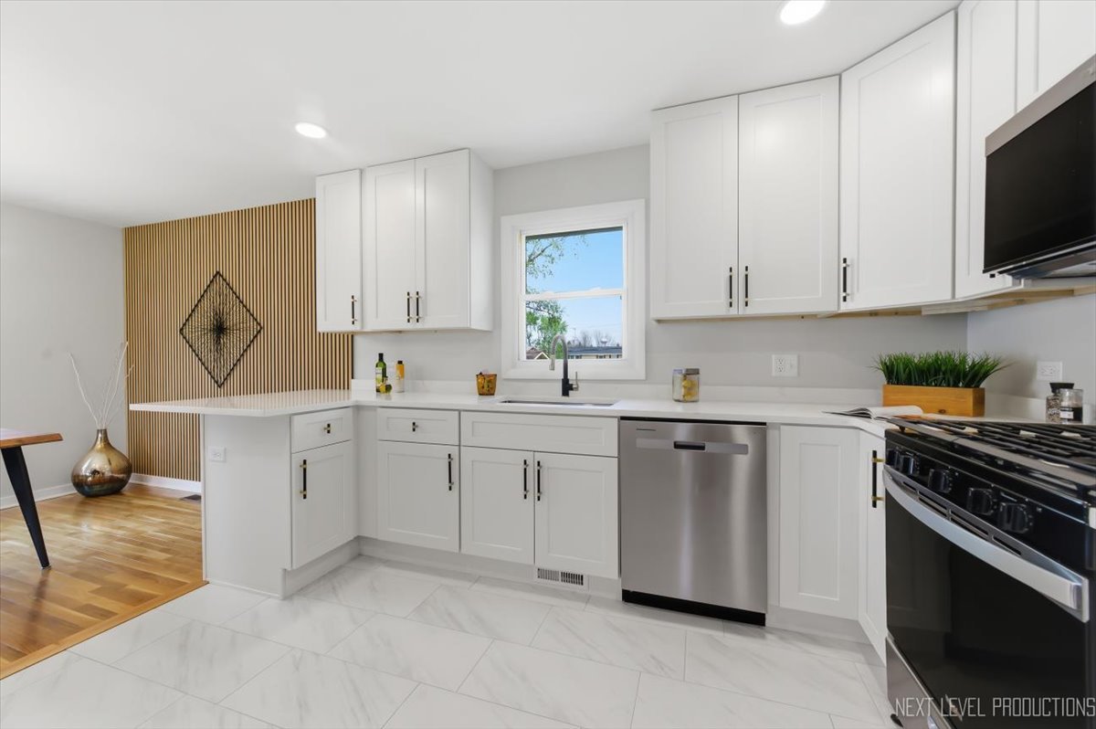 2S067 Beaumont Lane, Lombard, IL 60148