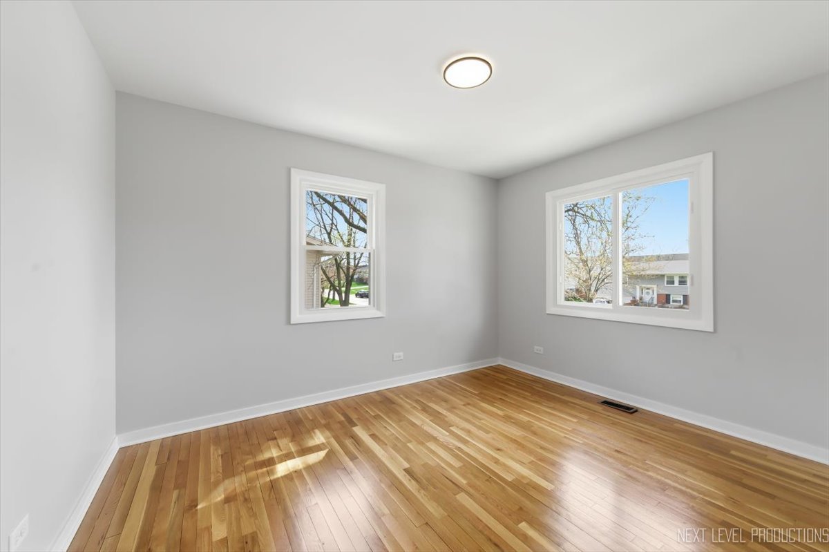 2S067 Beaumont Lane, Lombard, IL 60148