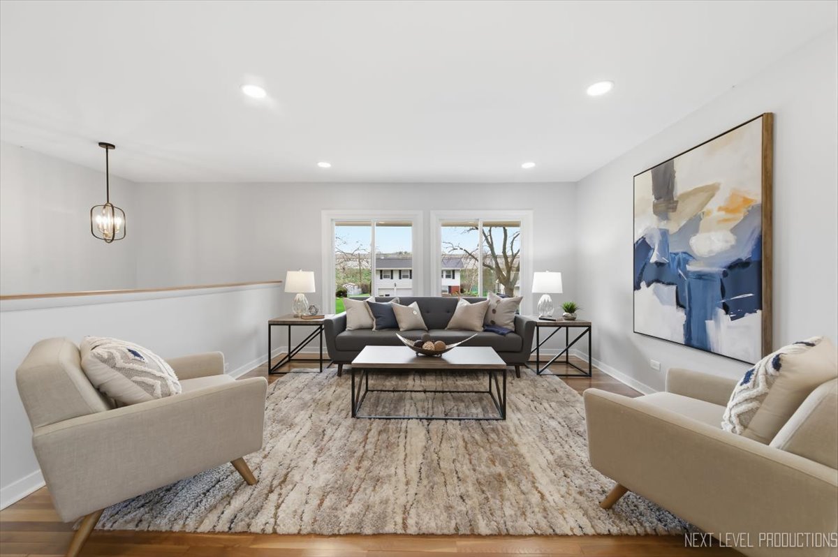 2S067 Beaumont Lane, Lombard, IL 60148