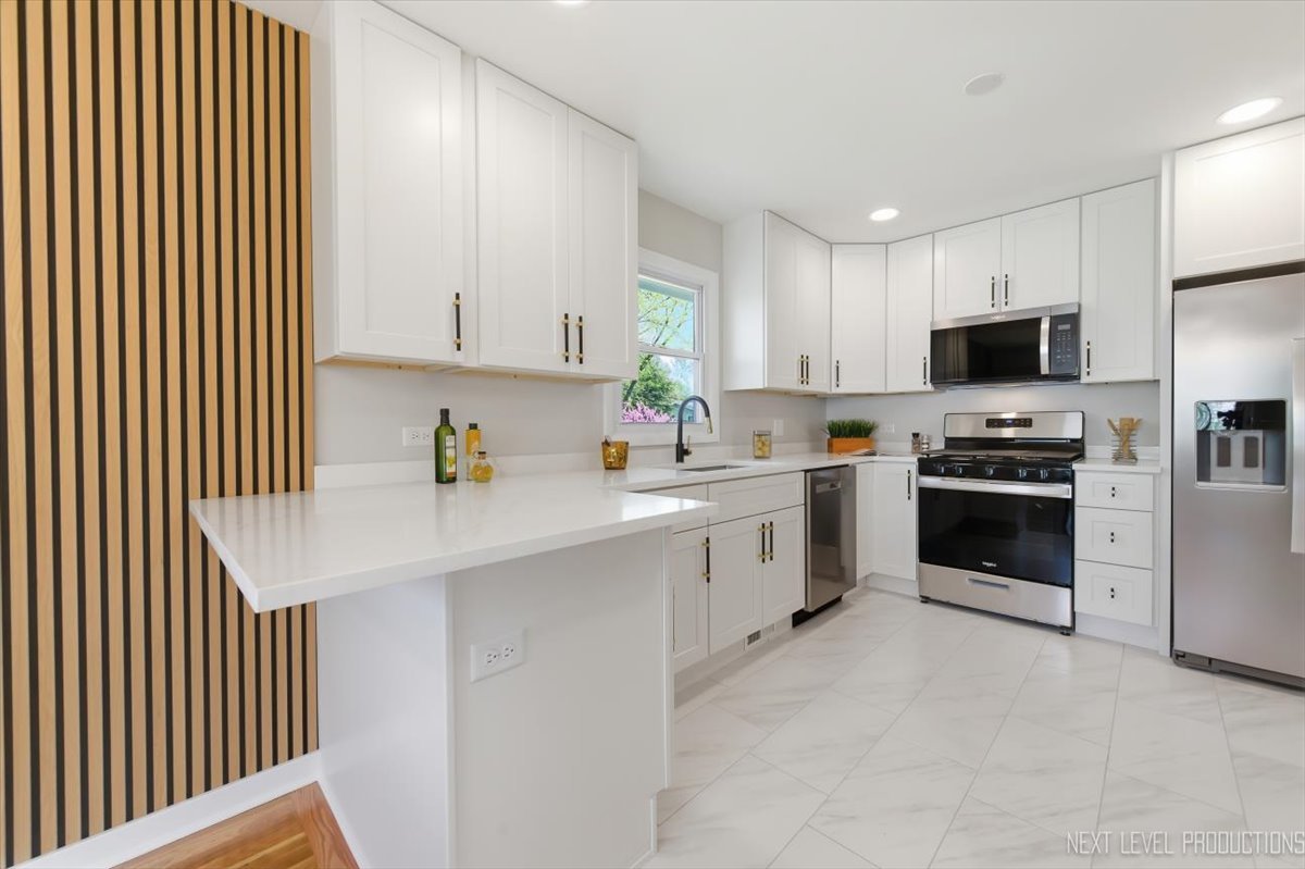 2S067 Beaumont Lane, Lombard, IL 60148