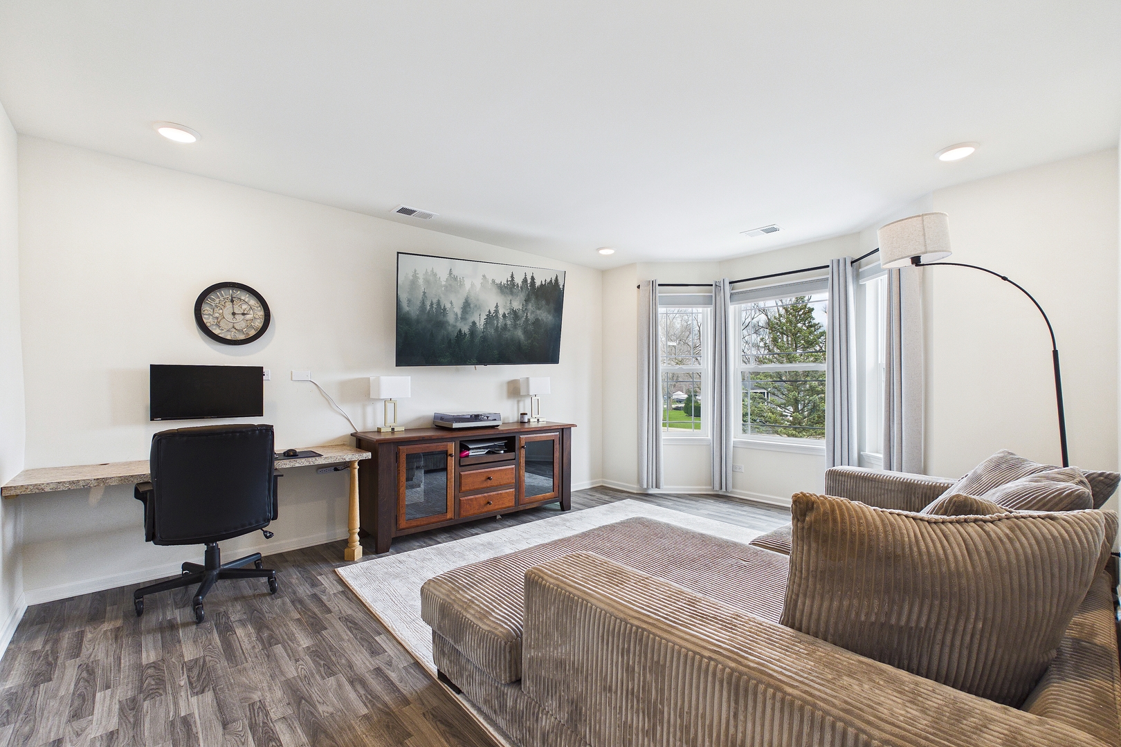 606 McHenry Avenue, McHenry, IL 60050