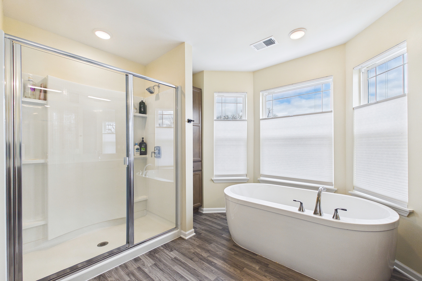 606 McHenry Avenue, McHenry, IL 60050