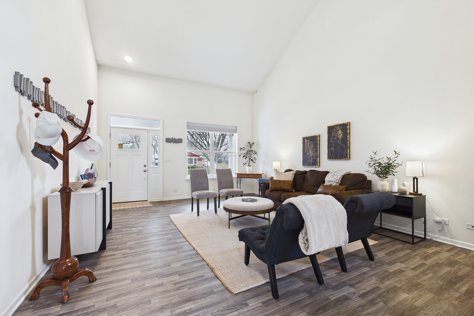 606 McHenry Avenue, McHenry, IL 60050