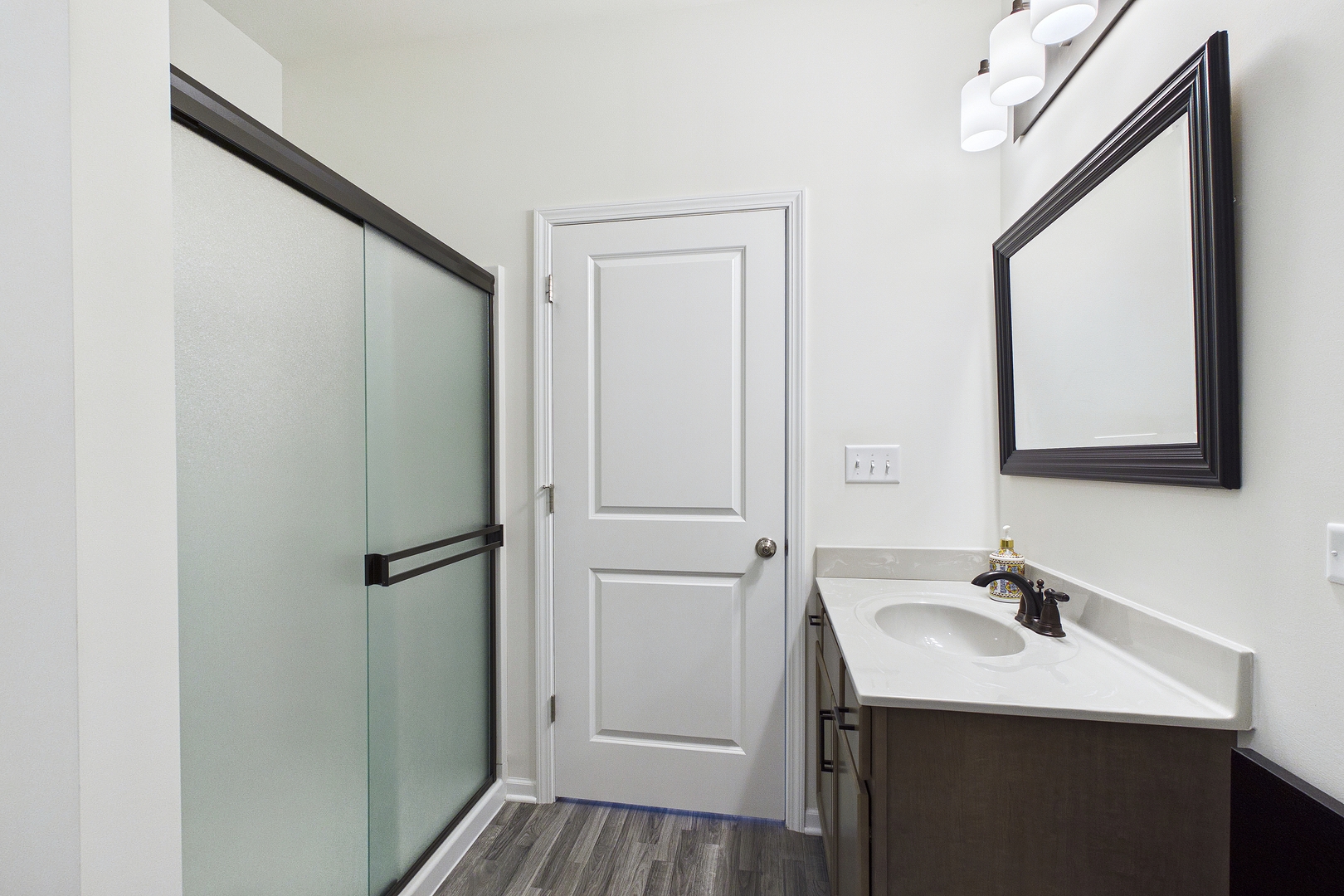 606 McHenry Avenue, McHenry, IL 60050