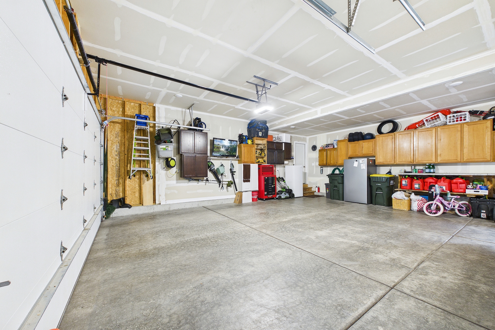 606 McHenry Avenue, McHenry, IL 60050