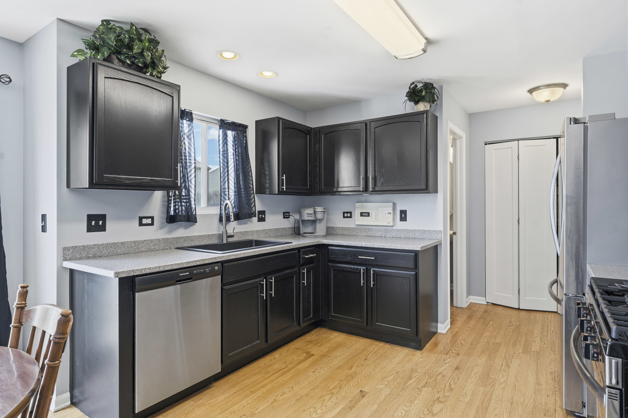 39907 Walton Lane, Beach Park, IL 60083