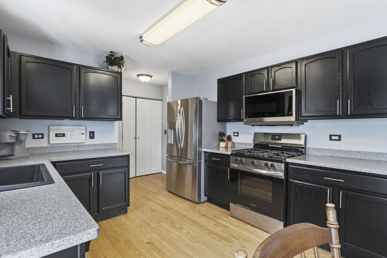 39907 Walton Lane, Beach Park, IL 60083