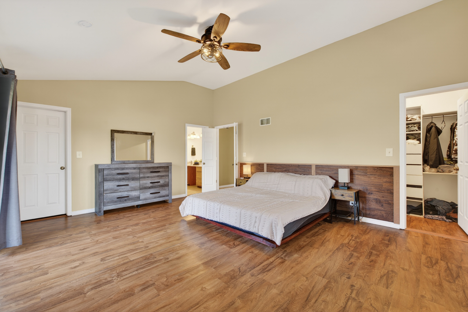 1926 Golf View Drive, Bartlett, IL 60103