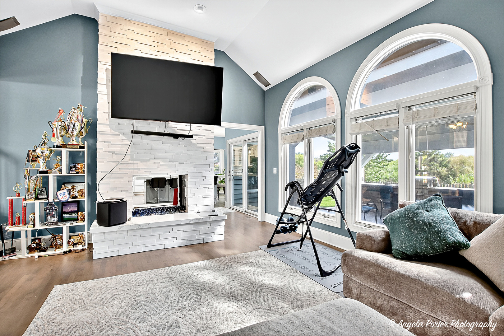 701 Caitlin Court, Grayslake, IL 60030