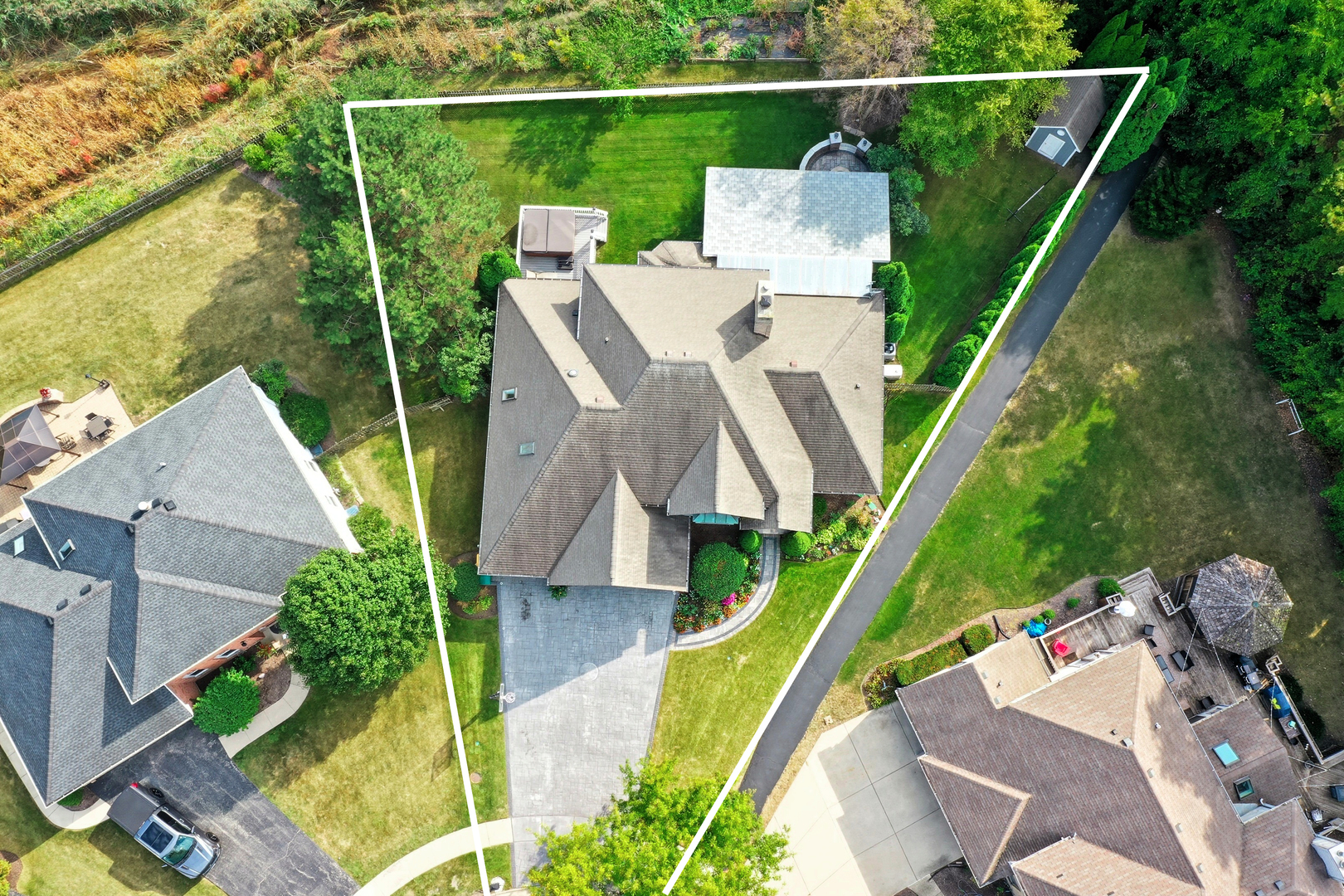 701 Caitlin Court, Grayslake, IL 60030