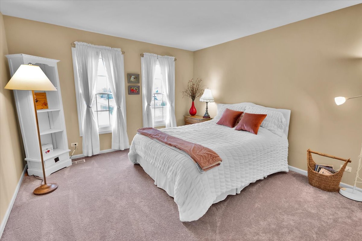 415 Mallard Point Drive, North Aurora, IL 60542