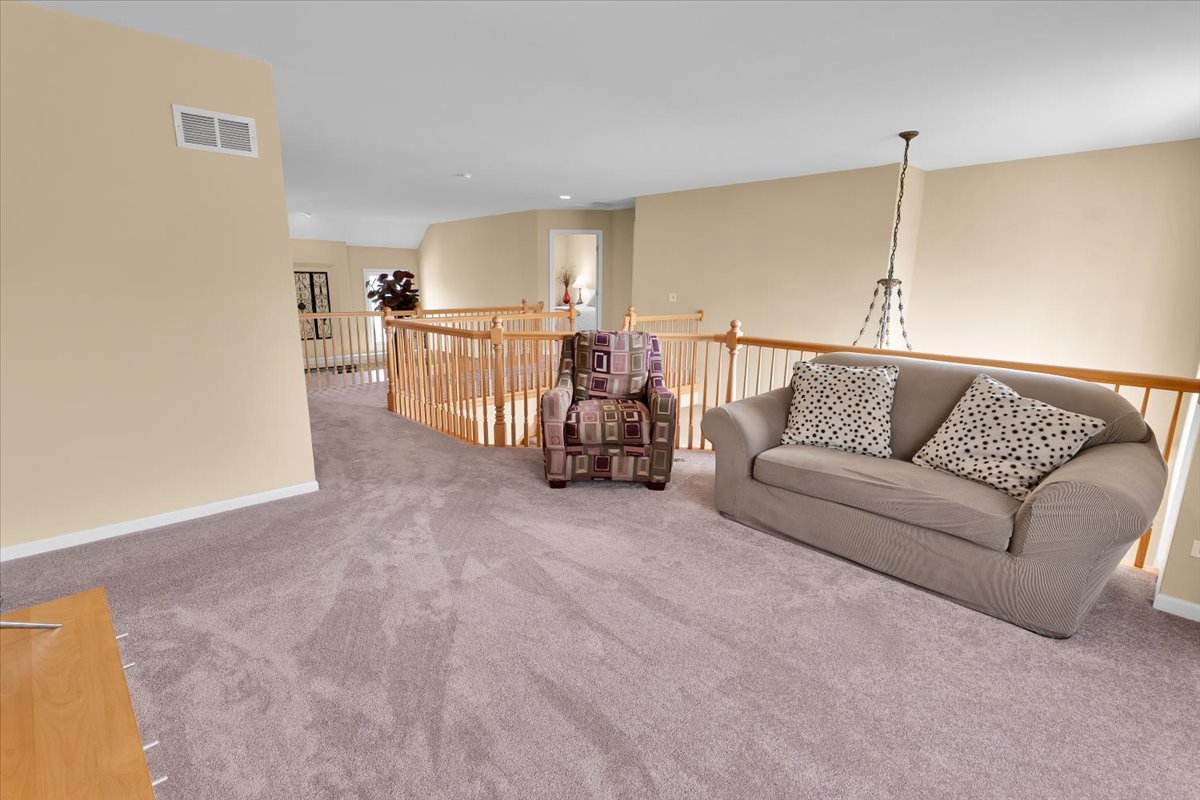 415 Mallard Point Drive, North Aurora, IL 60542