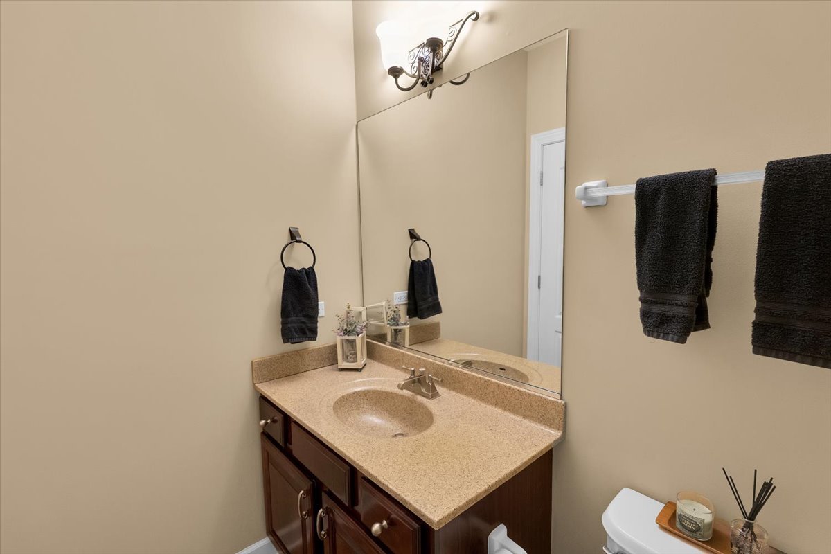 415 Mallard Point Drive, North Aurora, IL 60542