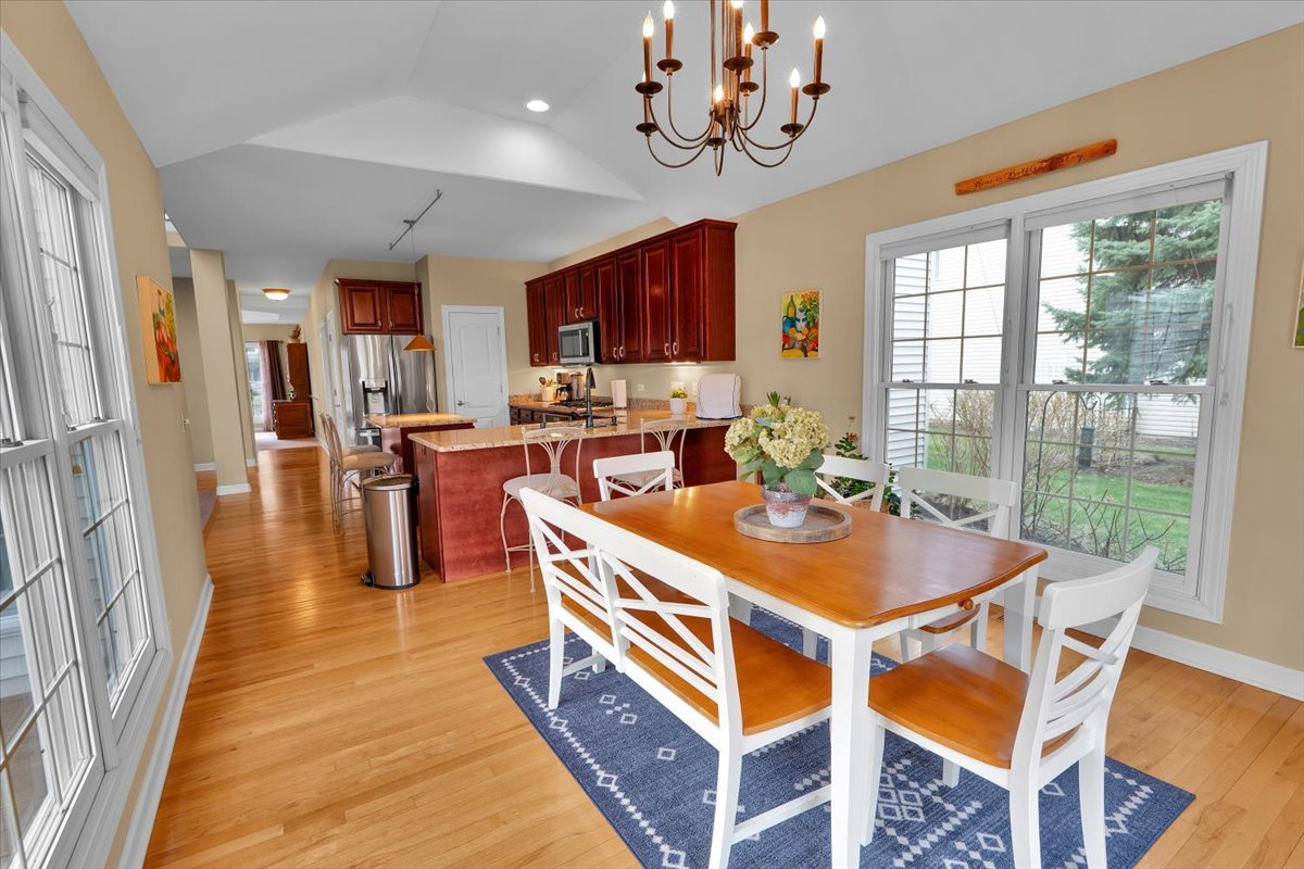 415 Mallard Point Drive, North Aurora, IL 60542