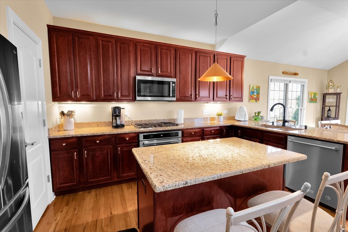 415 Mallard Point Drive, North Aurora, IL 60542