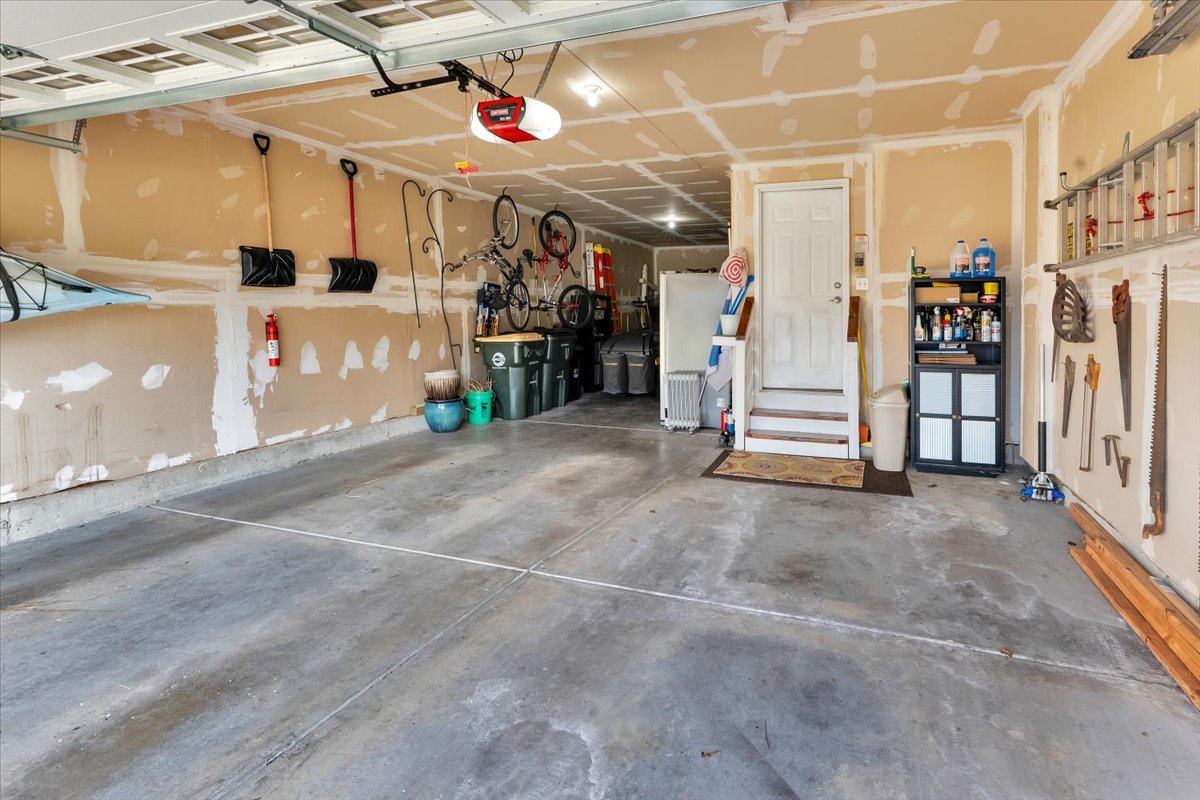 415 Mallard Point Drive, North Aurora, IL 60542