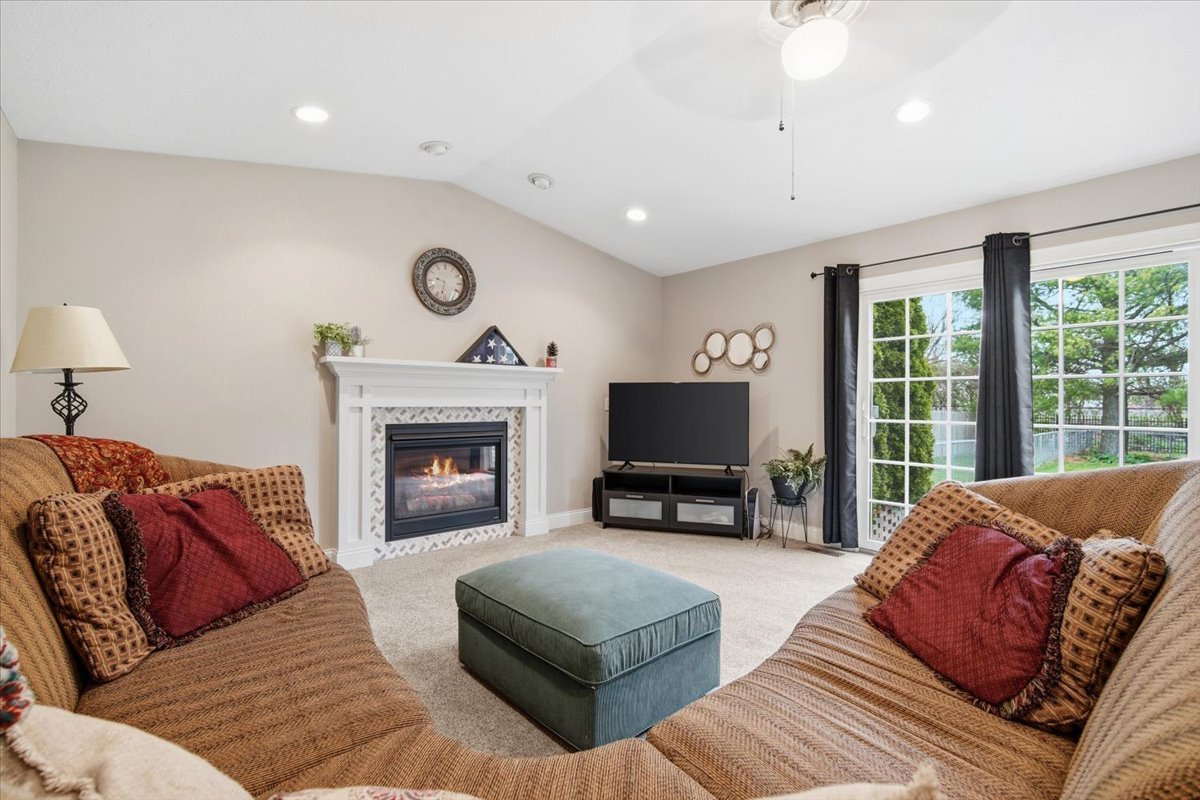 2820 Rutherford Drive, Bloomington, IL 61705