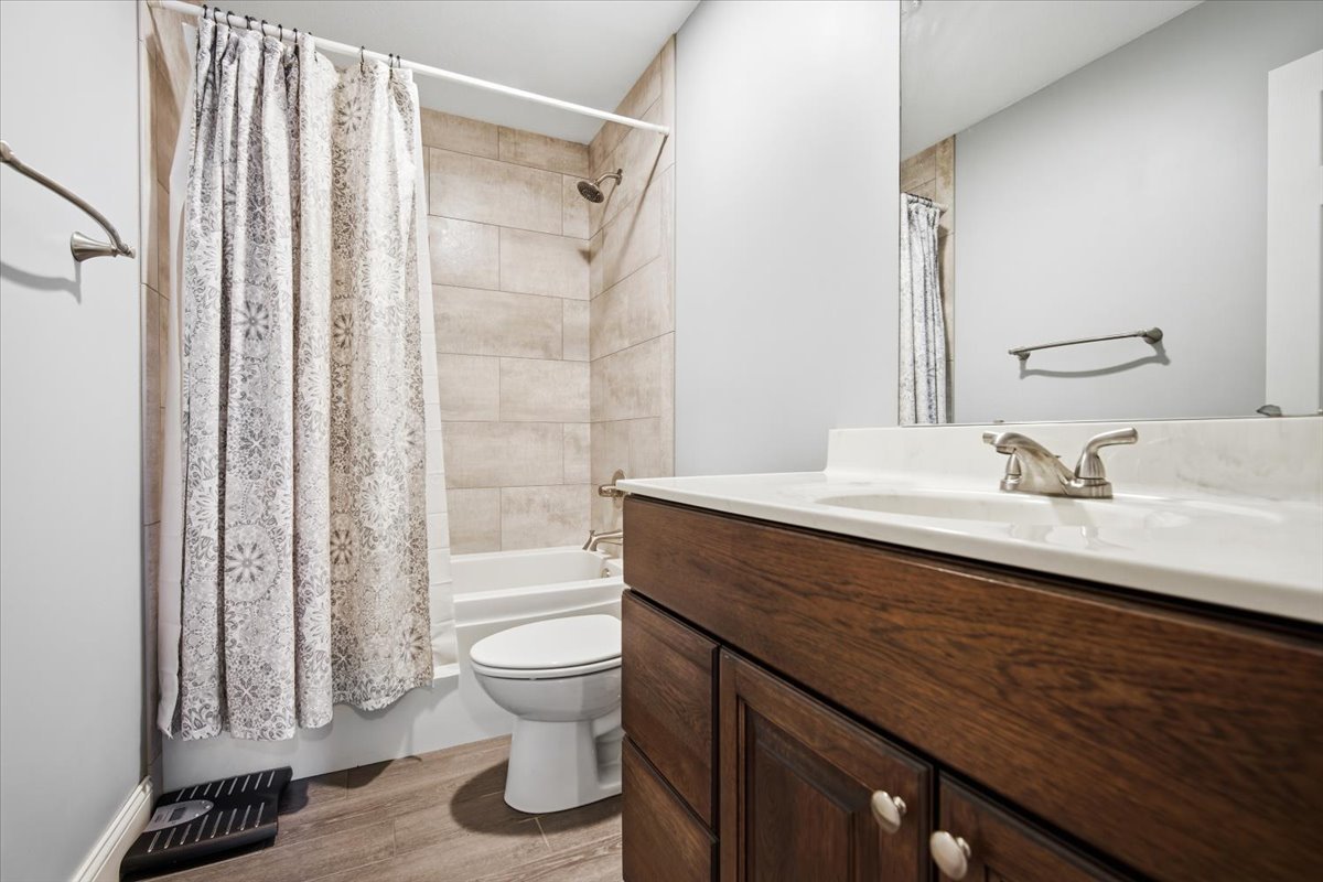 2820 Rutherford Drive, Bloomington, IL 61705