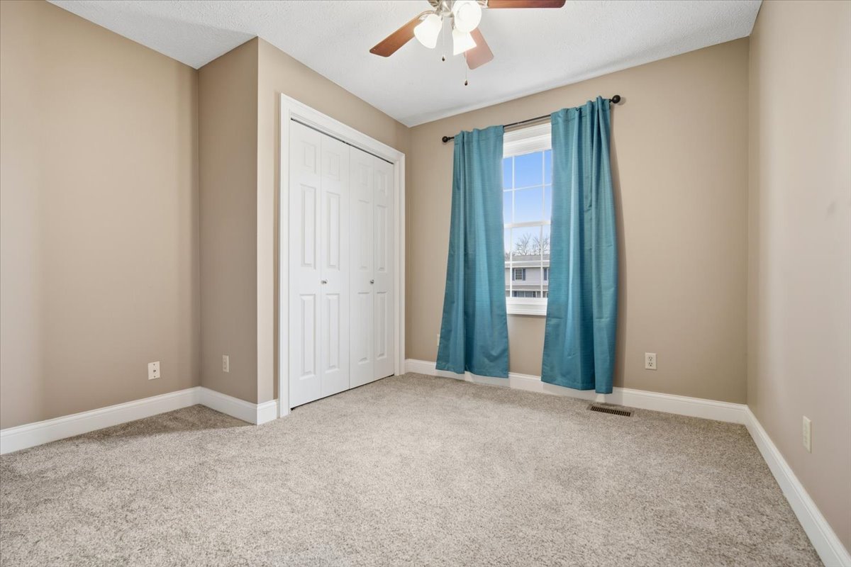 2820 Rutherford Drive, Bloomington, IL 61705