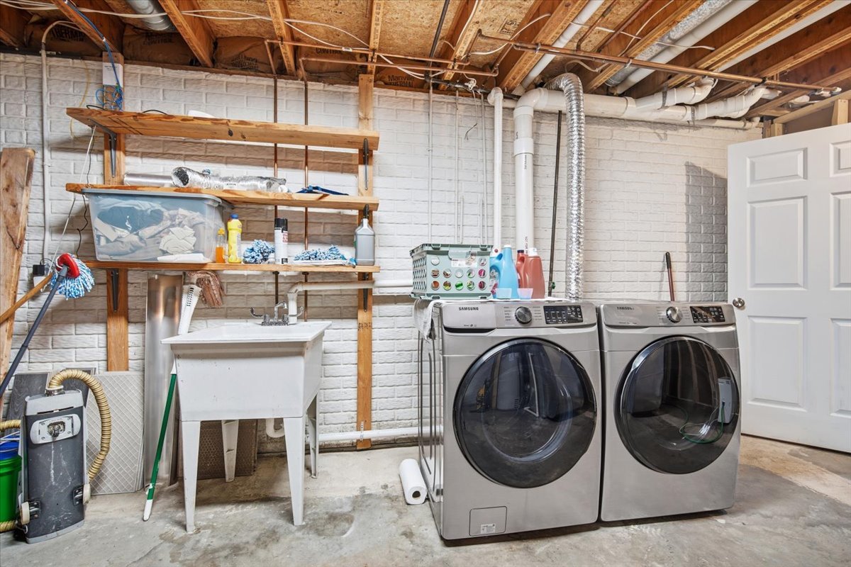 2820 Rutherford Drive, Bloomington, IL 61705