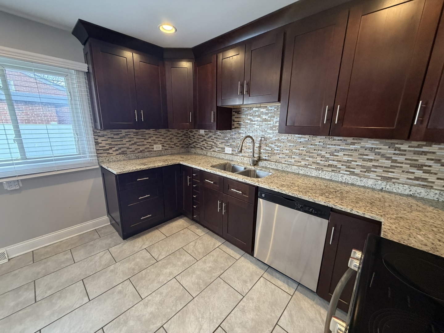 340 E Huntington Lane, Elmhurst, IL 60126