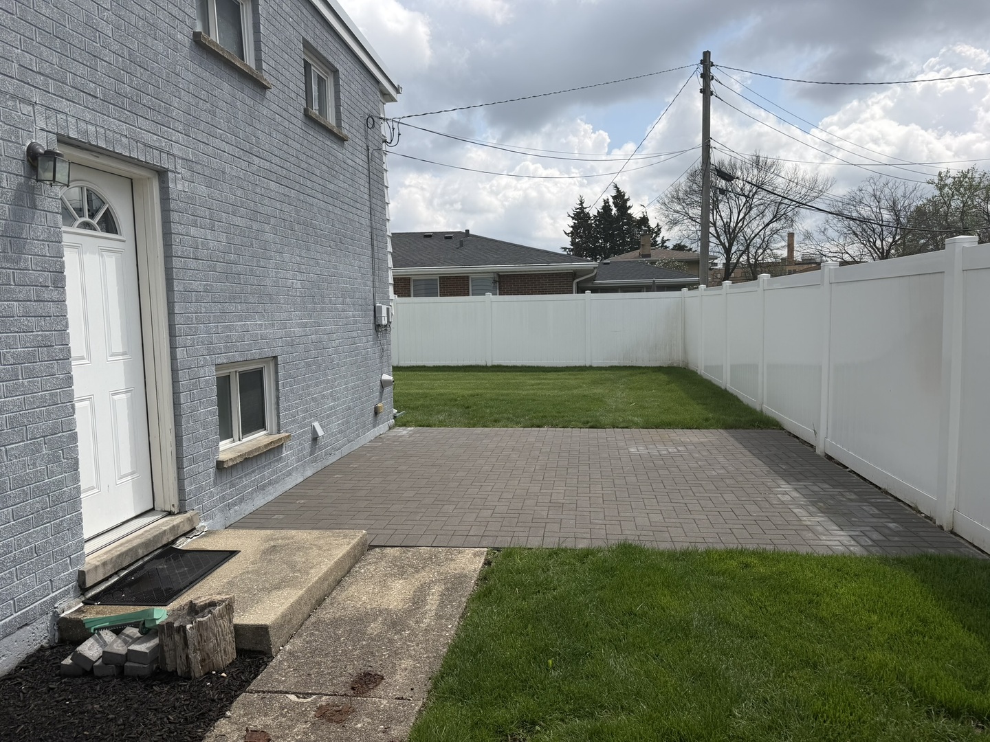 340 E Huntington Lane, Elmhurst, IL 60126