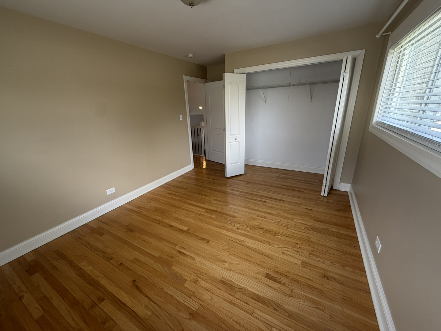 340 E Huntington Lane, Elmhurst, IL 60126