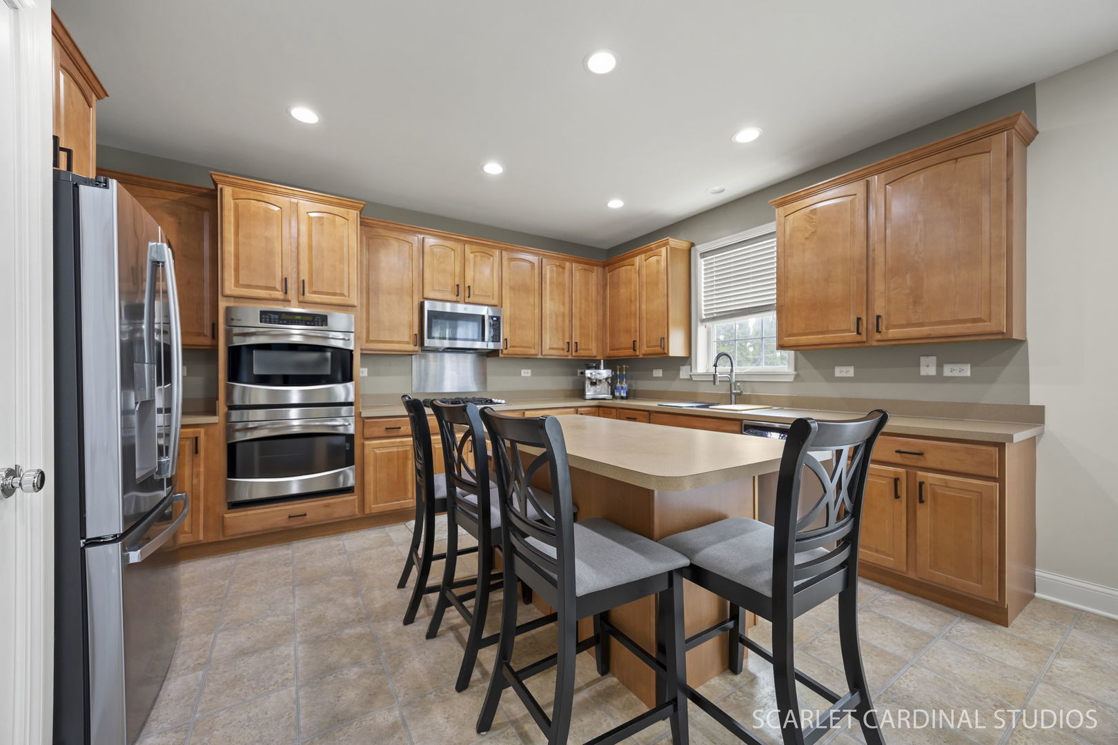 253 Bluegrass Parkway, Oswego, IL 60543