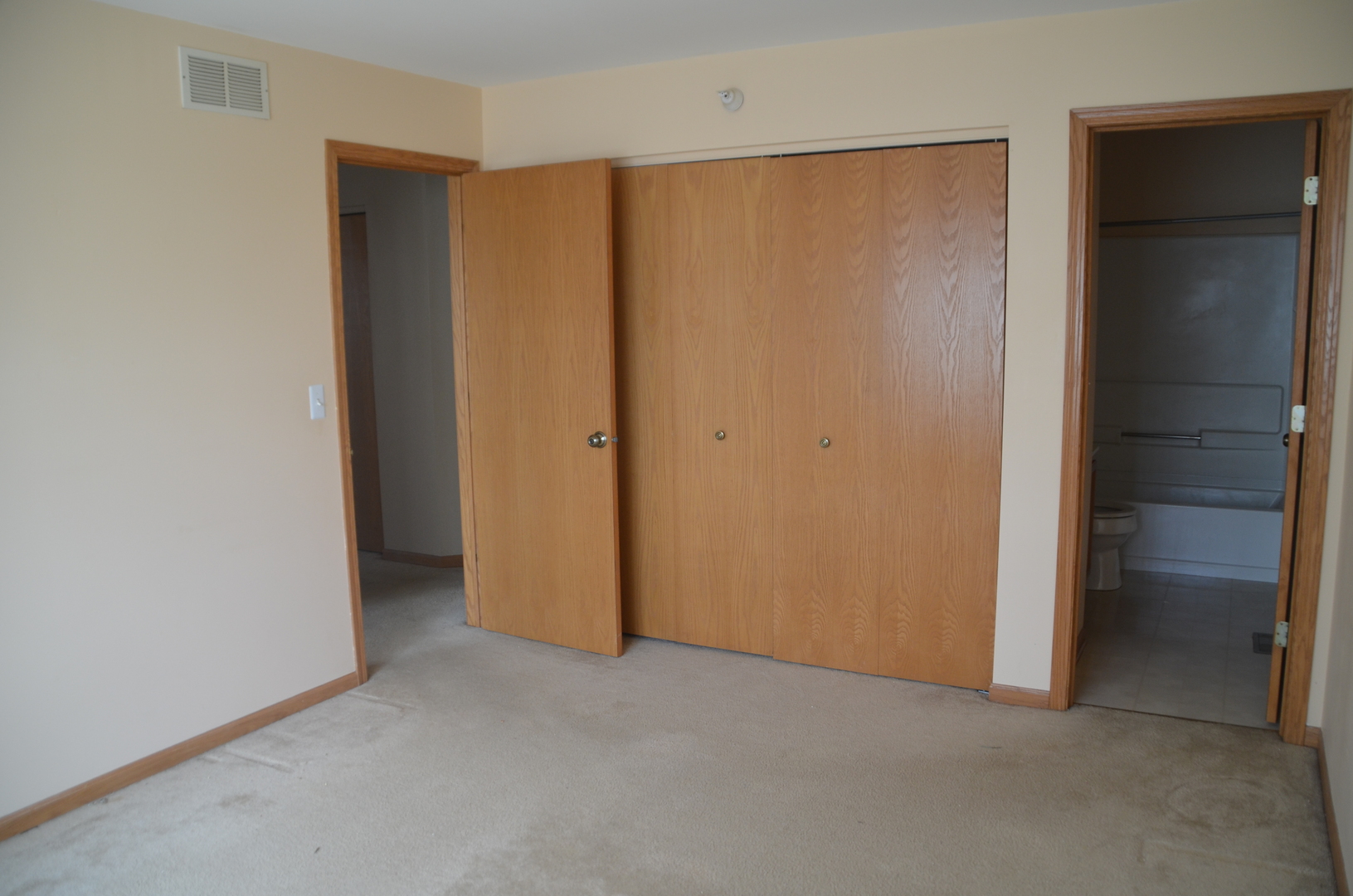 2503 Dickens Drive #2503, Aurora, IL 60504