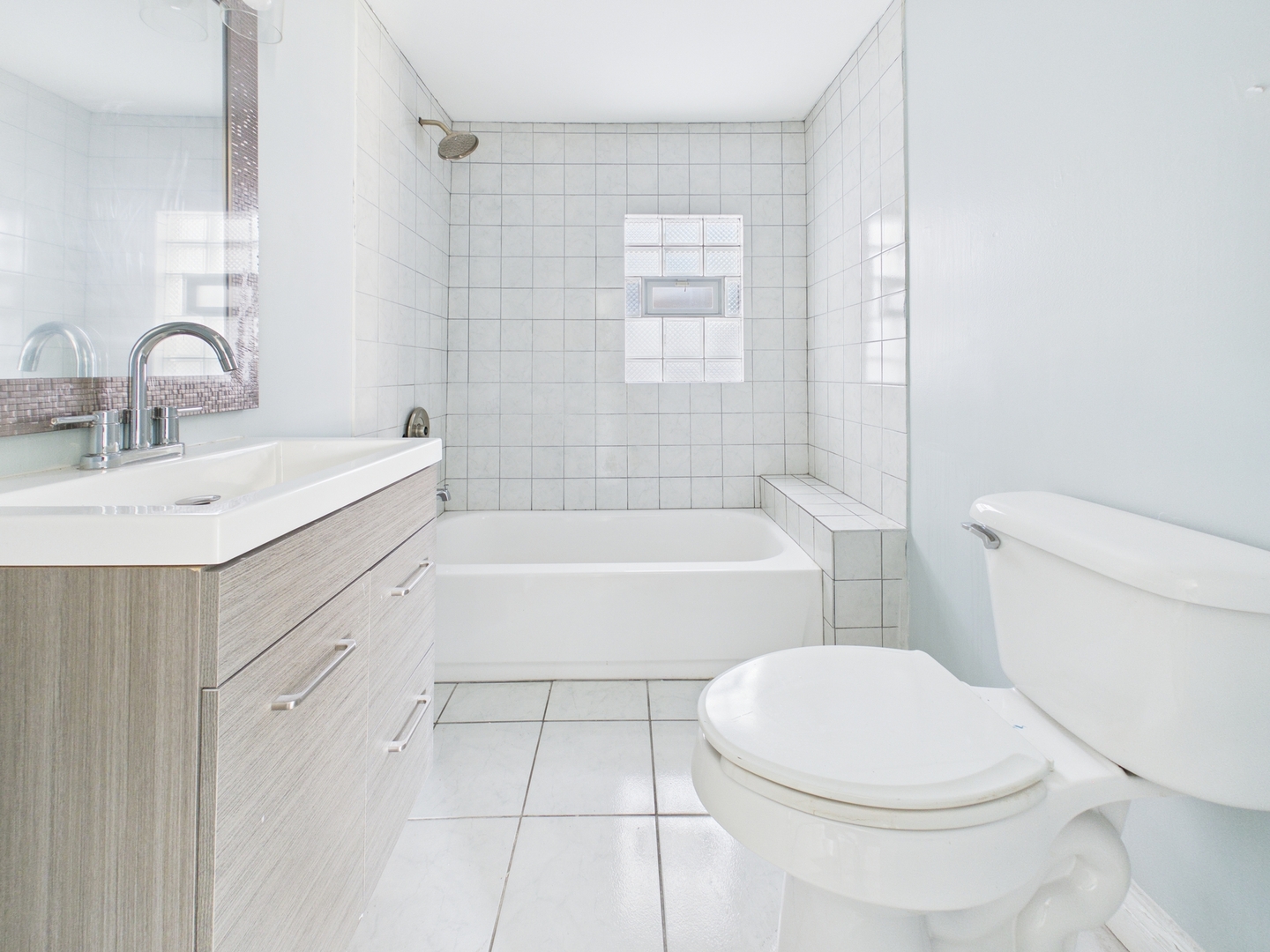 7122 S Champlain Avenue, Chicago, IL 60619