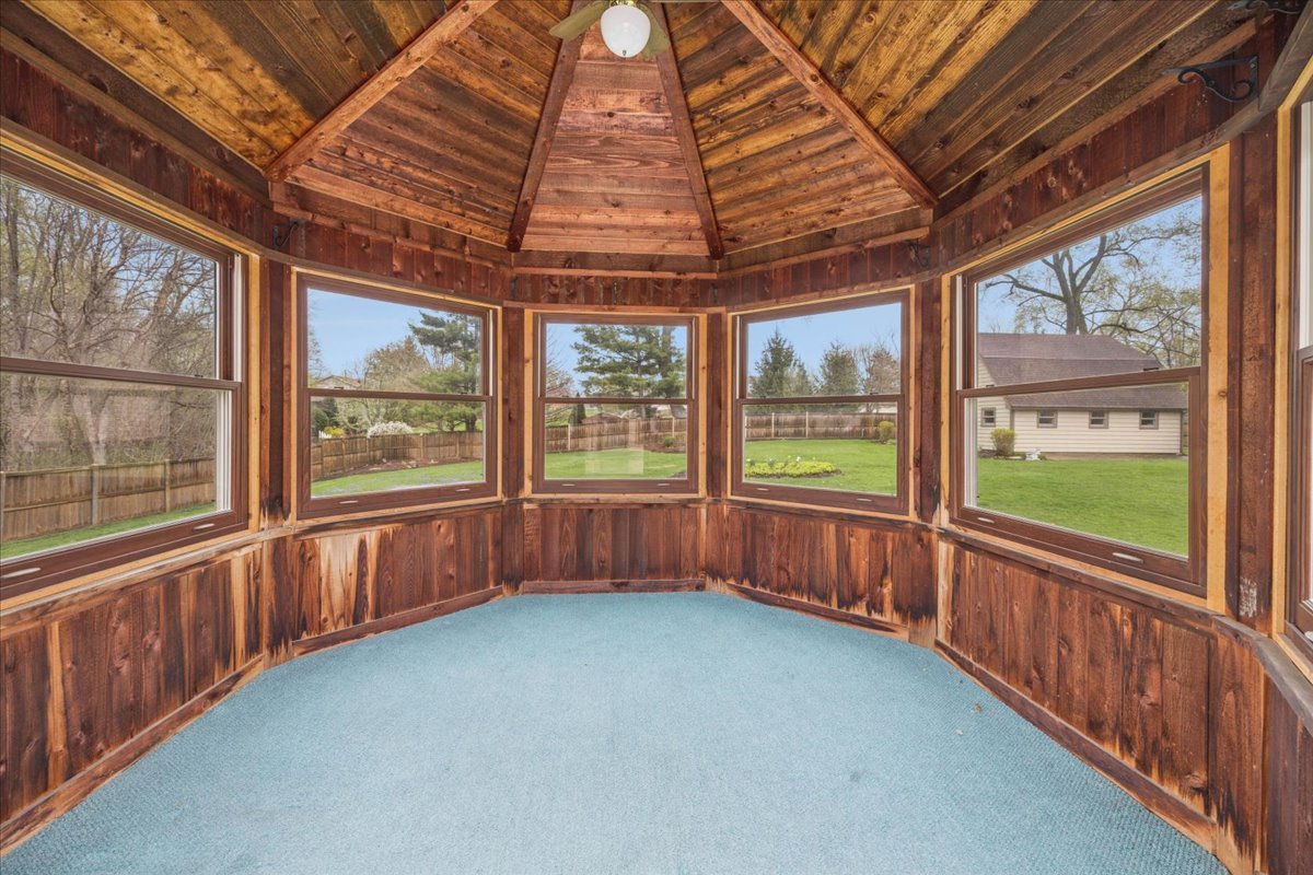 6037 Dunham Road, Downers Grove, IL 60516