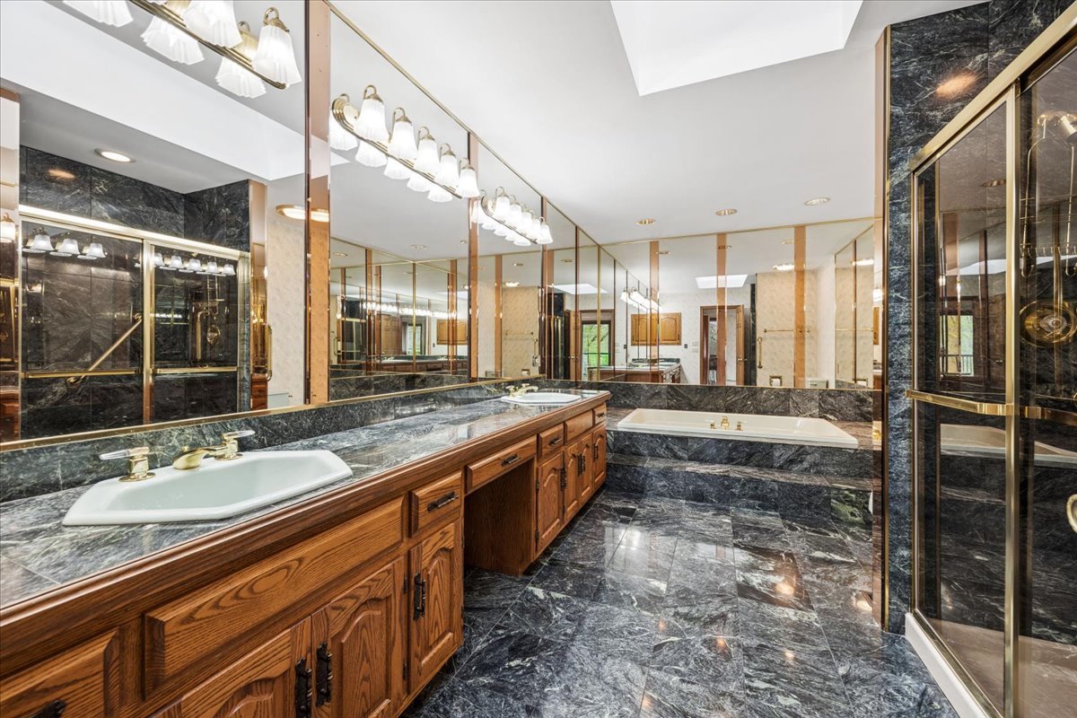 6037 Dunham Road, Downers Grove, IL 60516