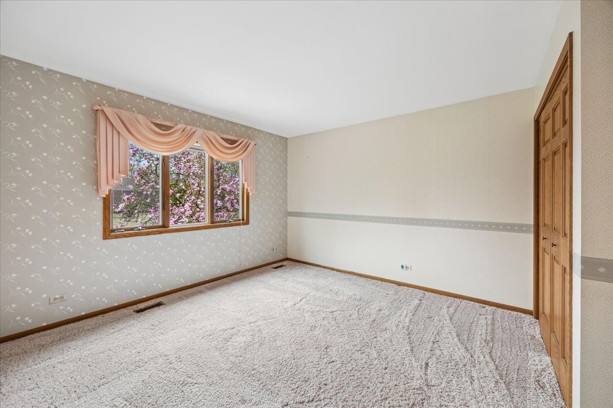 6037 Dunham Road, Downers Grove, IL 60516