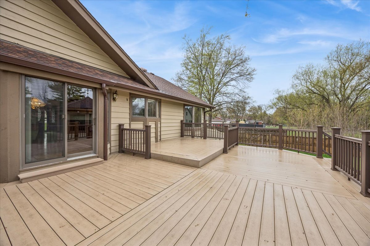 6037 Dunham Road, Downers Grove, IL 60516