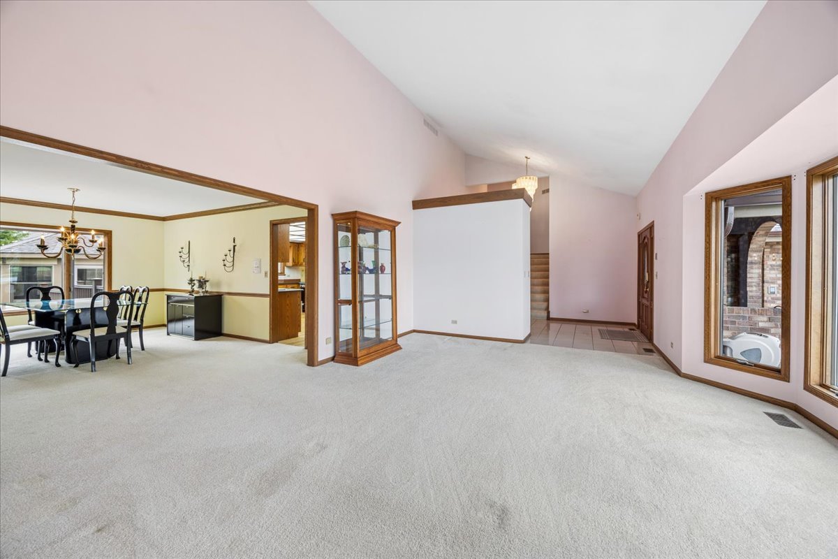 6037 Dunham Road, Downers Grove, IL 60516